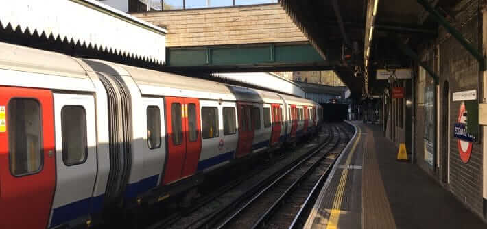 fast kostenlose Sightseeing-Routen in London, hier mit der Tube